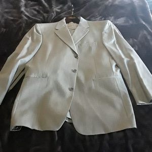 Daniel Cremieux collection suit